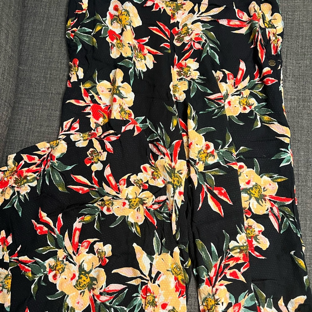 Roxy Black Floral Cropped Pants
